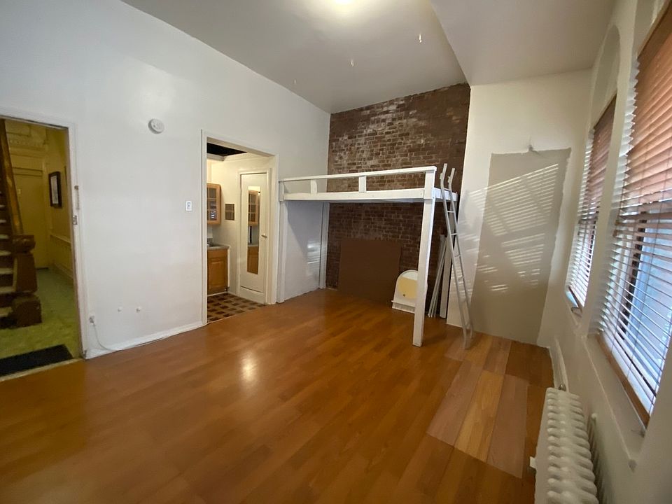 2nd image of 1708 Lexington Ave #2A