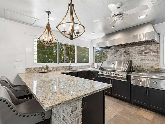 3rd image of 4770 Hamptons Dr