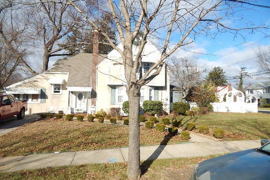 1st image of 1 Greenlawn Ct
