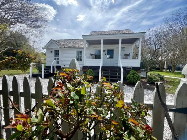 5020 Main St, Chincoteague, VA 23336