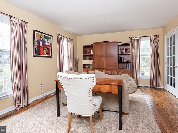 3rd image of 9 Thayer Dr