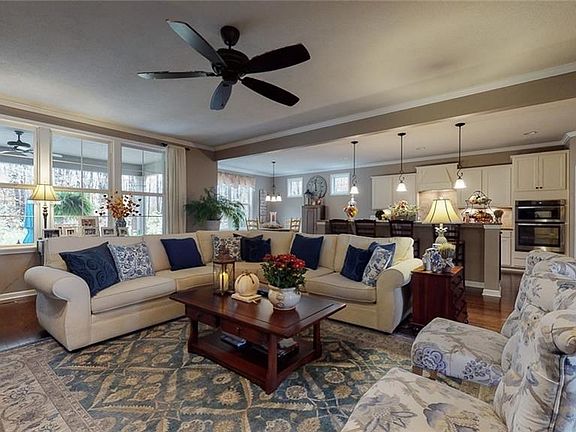5th image of 665 Shinnecock Ln