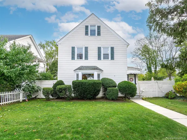 106 McLoughlin Street, Glen Cove, NY 11542