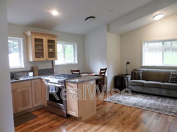 4th image of 209 Granite St