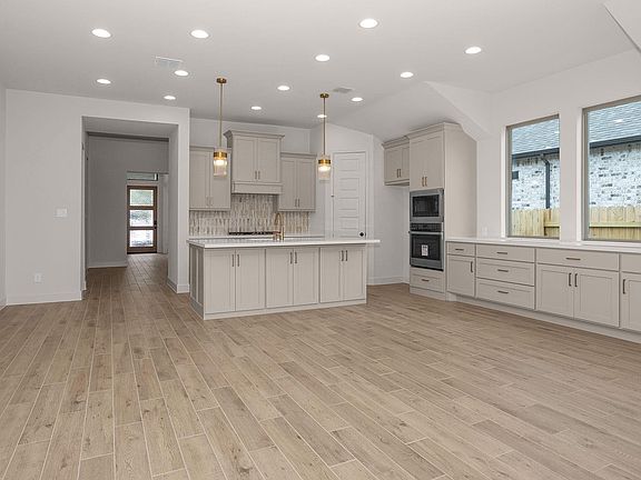 4th image of 7210 Bush Glade Dr