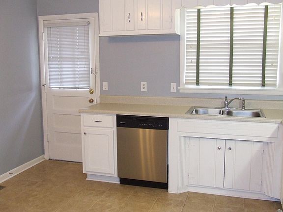 4th image of 410 Bowling Ave