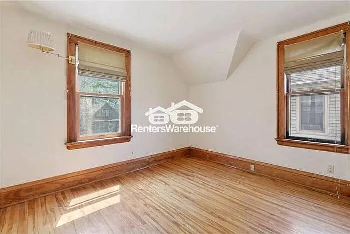 945 Sherburne Ave — Photo 18