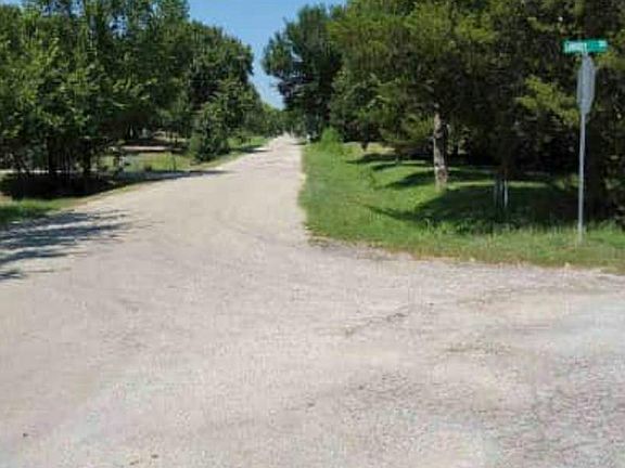 2nd image of 127 Lowrey Cir