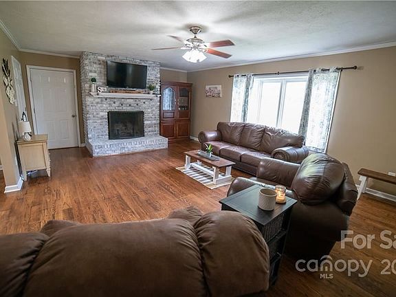 5th image of 2127 Williams Wood Dr
