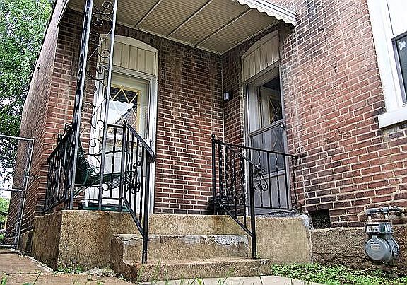 Side entrance 
