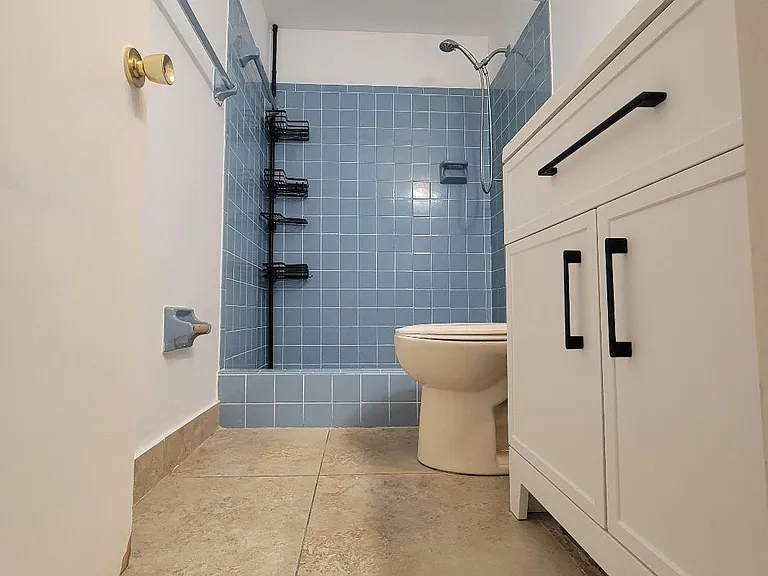 941 Crystal Lake Dr — Photo 12