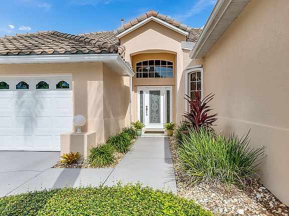 3rd image of 925 Palm Brook Dr