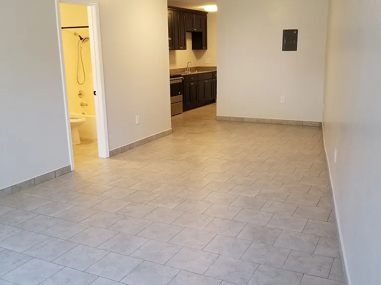 Redlands Pines Apartments — Photo 29