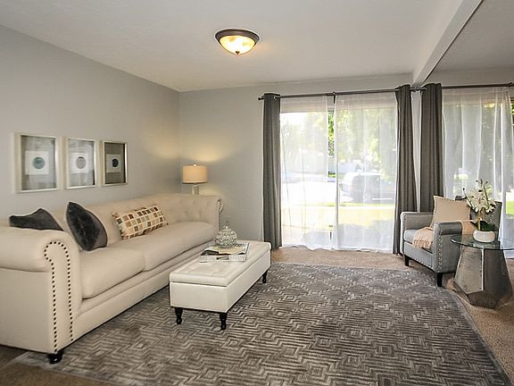 3rd image of 6227 S Hancock Cir