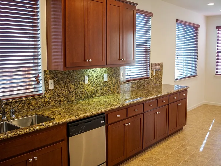 437 Carema Ct — Photo 6
