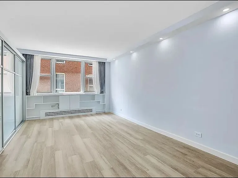 215 E 80th St #9G — Photo 14