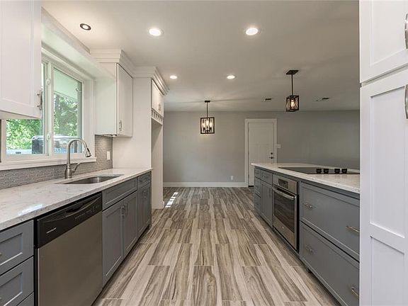 4th image of 409 Oleander Dr