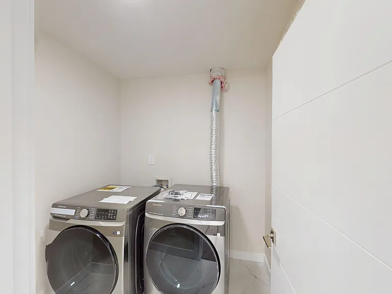 1227 Westmount Dr — Photo 11
