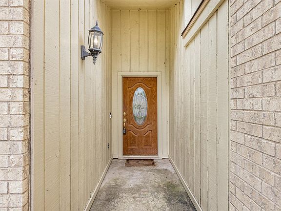 5th image of 3803 Old Oaks Dr