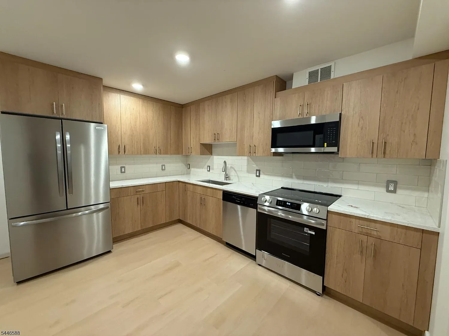 2 bed, 1.0 bath, $3,900 — Photo 3