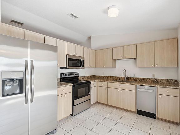 3rd image of 59 Southwest Cir
