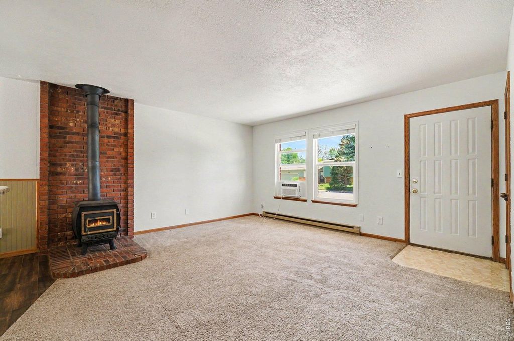 253 Blossom Dr
