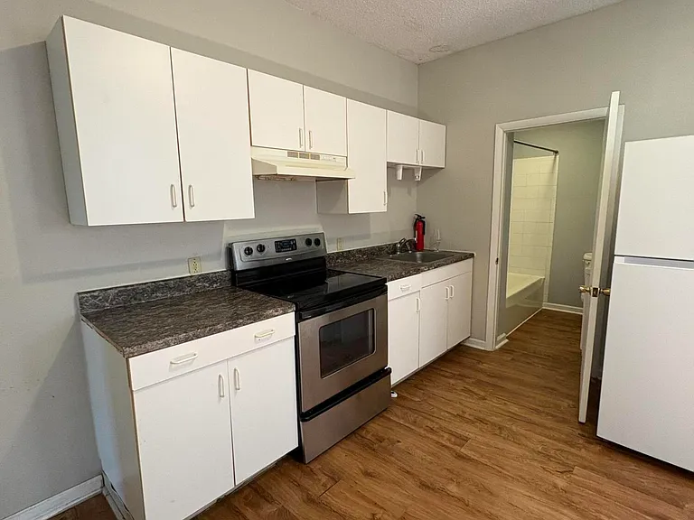 54 Diamond Ave — Photo 6