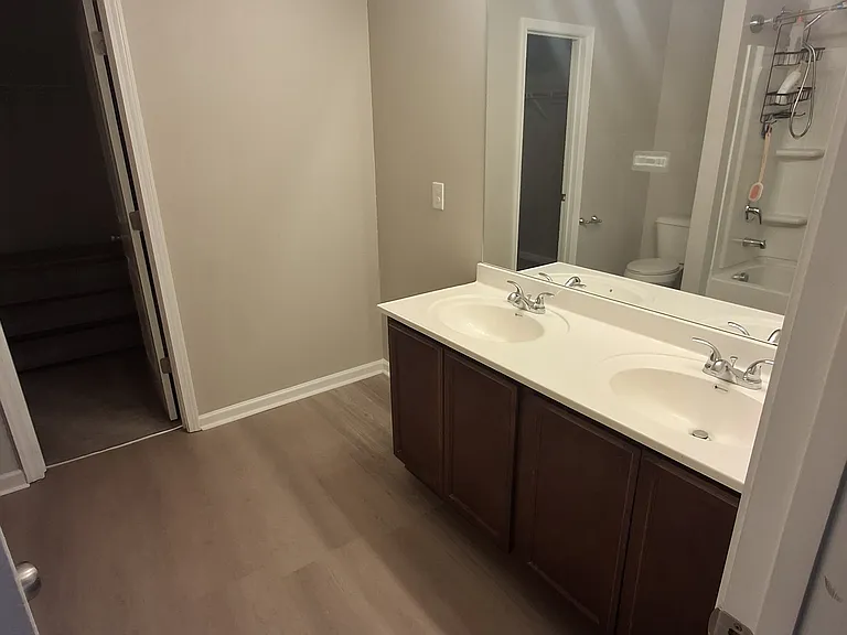 2137 Belmont Cir — Photo 11