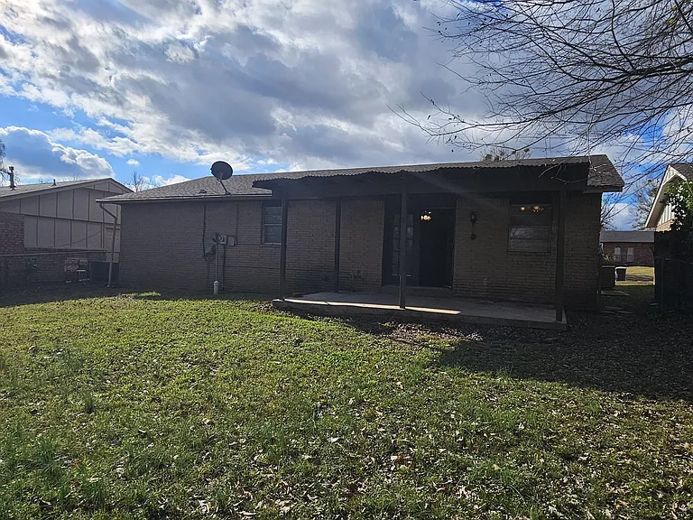 1645 S 6th Pl — Photo 12