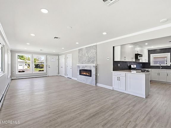 3rd image of 429 Saint Thomas Drive