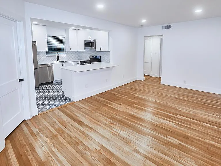 3300 Tom Green St #6 — Photo 8