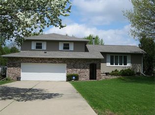 170 Sidehill Dr, Waterloo, IA 50701