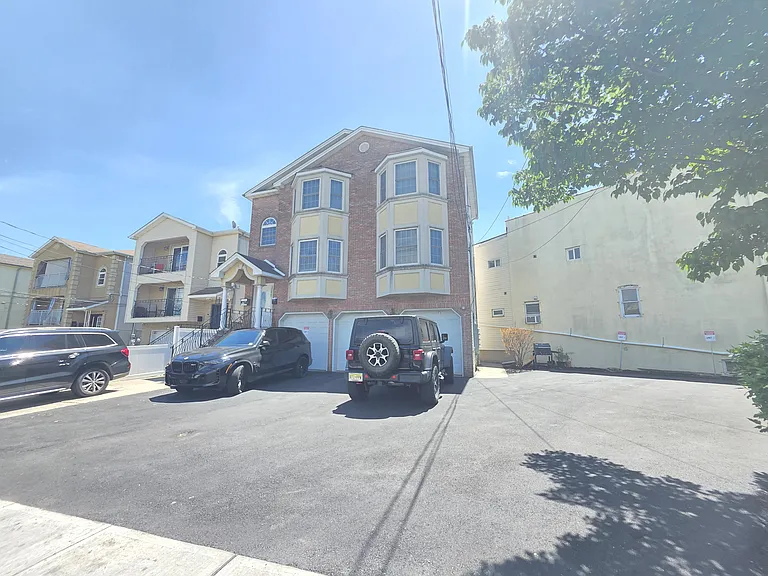 1026 Fairmount Ave #2 — Photo 1