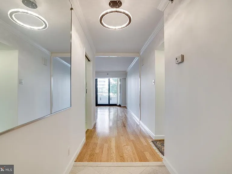 1200 Crystal Dr #411 — Photo 3