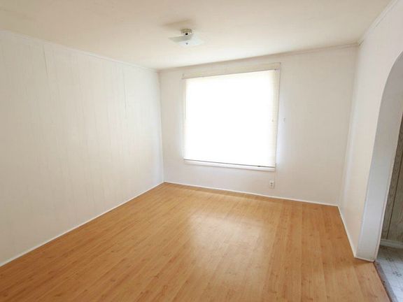 5th image of 2739 Pacific Ave