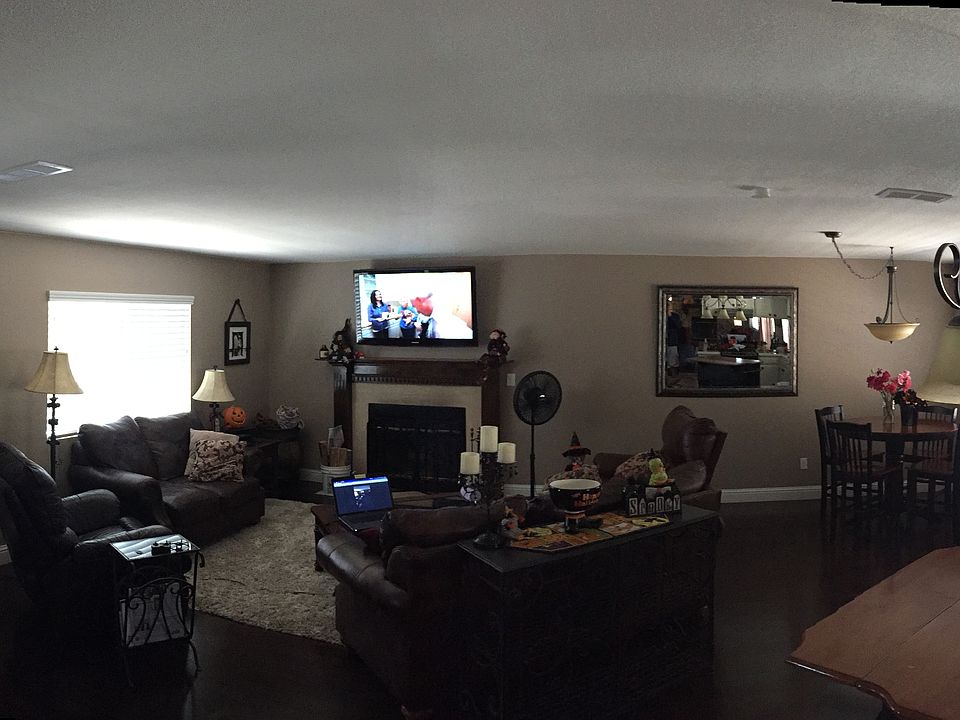 Open Concept- Very inviting