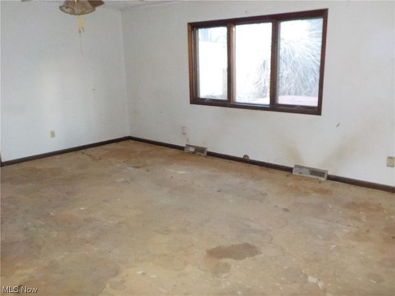 5th image of 833 Poplar St