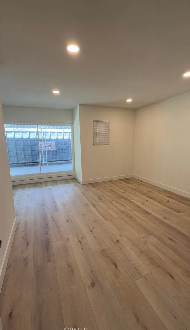2 bed, 850 sqft, $3,000 — Photo 4