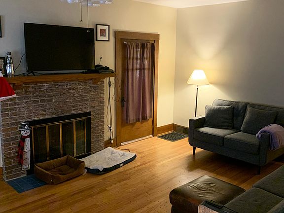 3rd image of 2207 Scott St
