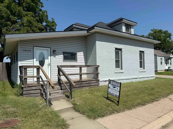 1003 Fern St, Victoria, KS 67671