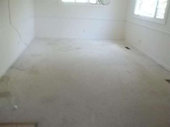 3rd image of 829 Fairacres Dr