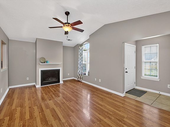 5th image of 889 Revere Run Dr