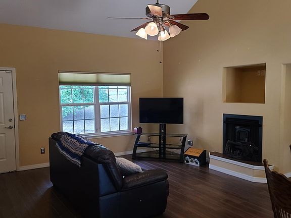 4th image of 25 Lord Nelson Dr