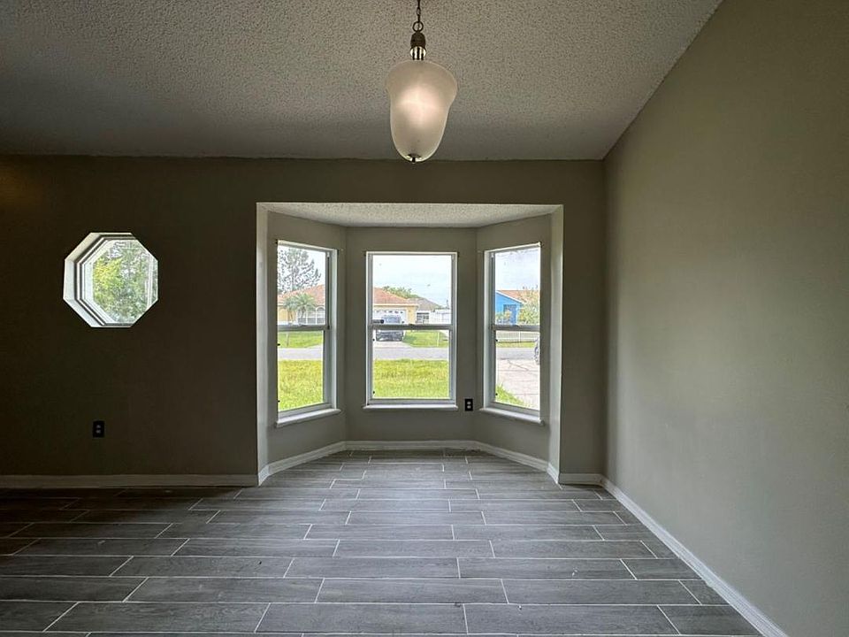 1st image of 216 Great Yarmouth Ct
