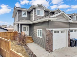 11 SE Rowberry Ct, Sylvan Lake, AB T4S0L7