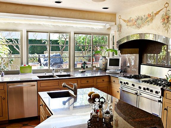 5th image of 707 N Bedford Dr