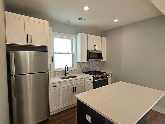 4th image of 3454 W Belmont Ave #2