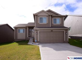 16411 Cary St, Omaha, NE 68136