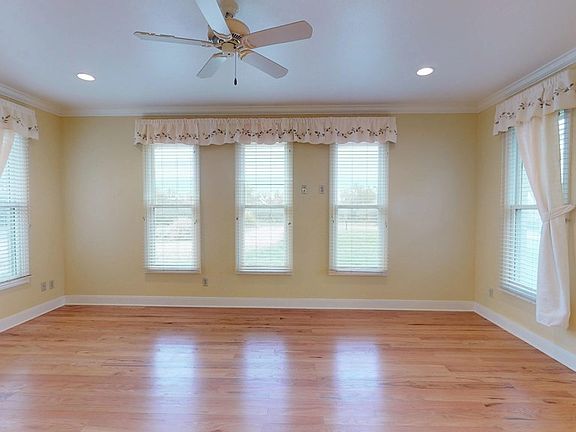 4th image of 173 Agarita Ln