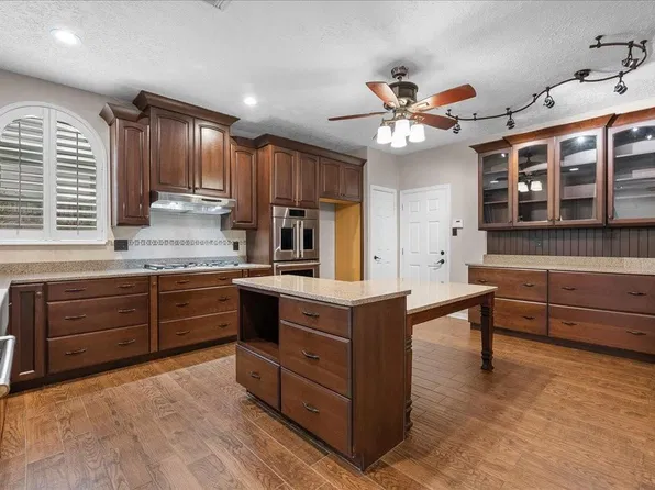 1006 Chesterwood Dr, Pearland, TX 77581